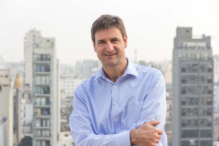 Argentina sigue cayendo en el ranking global de calidad de élites y profundiza su deterioro estructural