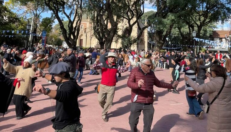San Isidro celebra el 25 de Mayo con música en vivo, gastronomía típica, juegos tradicionales y feria de emprendedores