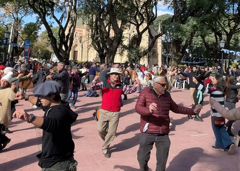 San Isidro celebra el 25 de Mayo con música en vivo, gastronomía típica, juegos tradicionales y feria de emprendedores
