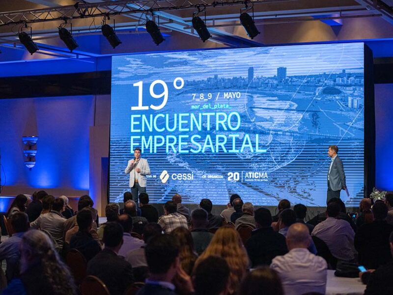 El software argentino bate récords de exportación y redefine su estrategia hacia la era de la IA