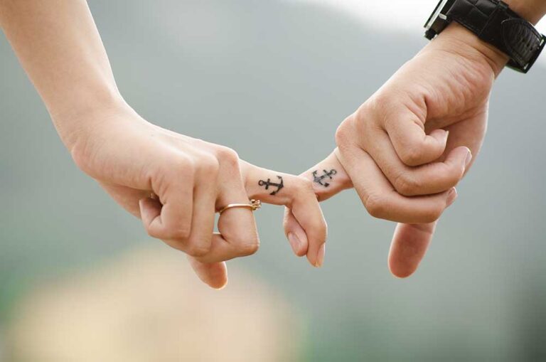 ¿Pasó de moda el amor? La paradoja es evidente: cuanto más acceso tenemos a las personas, más difícil parece volverse la conexión profunda