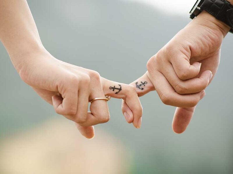 ¿Pasó de moda el amor? La paradoja es evidente: cuanto más acceso tenemos a las personas, más difícil parece volverse la conexión profunda