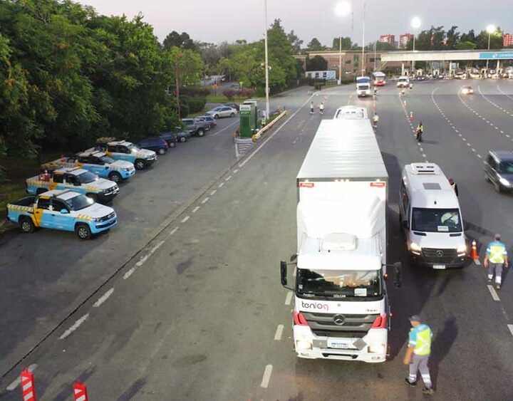 Camiones y micros deberán respetar el carril derecho obligatorio