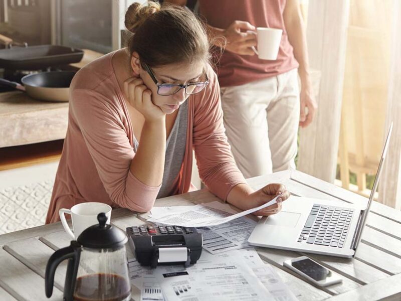 Cómo cuidar tus finanzas personales en un contexto económico cambiante, según Experian