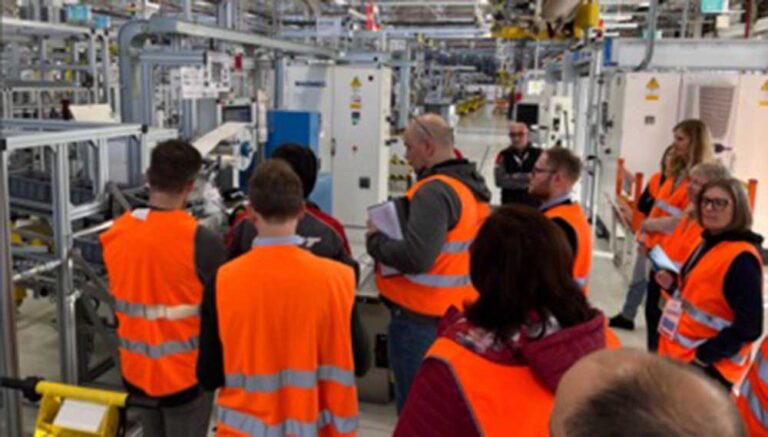 FPT entra en el top tres de productores europeos certificados de baterías de alto voltaje con el reconocimiento de TÜV SÜD