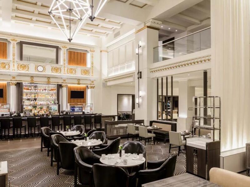 El hotel que Boston nunca dejó de mirar