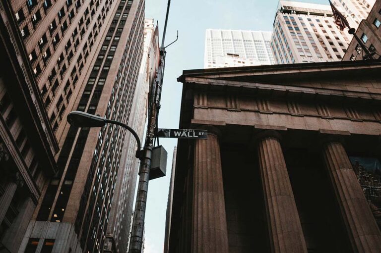 Del Hype al portafolio: 5 formas como Wall Street está redefiniendo el ciclo cripto