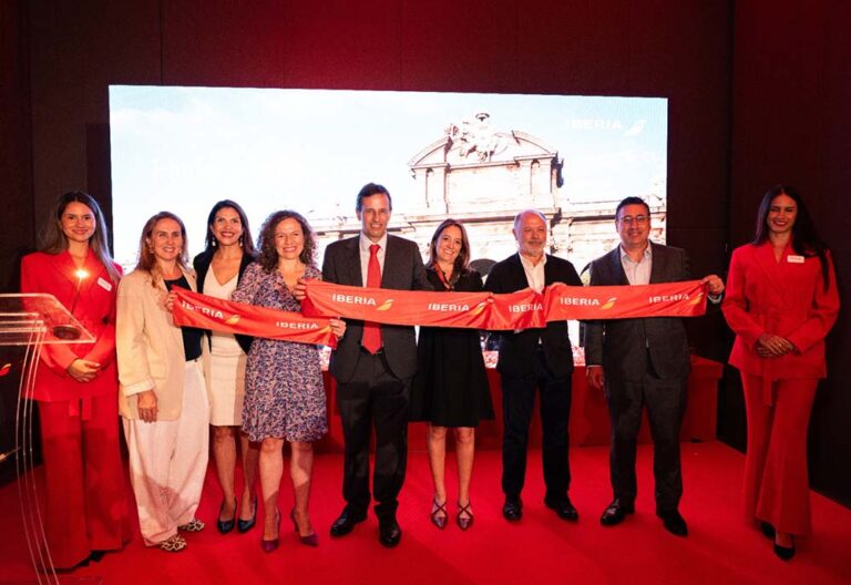 Iberia inaugura sus vuelos con Monterrey