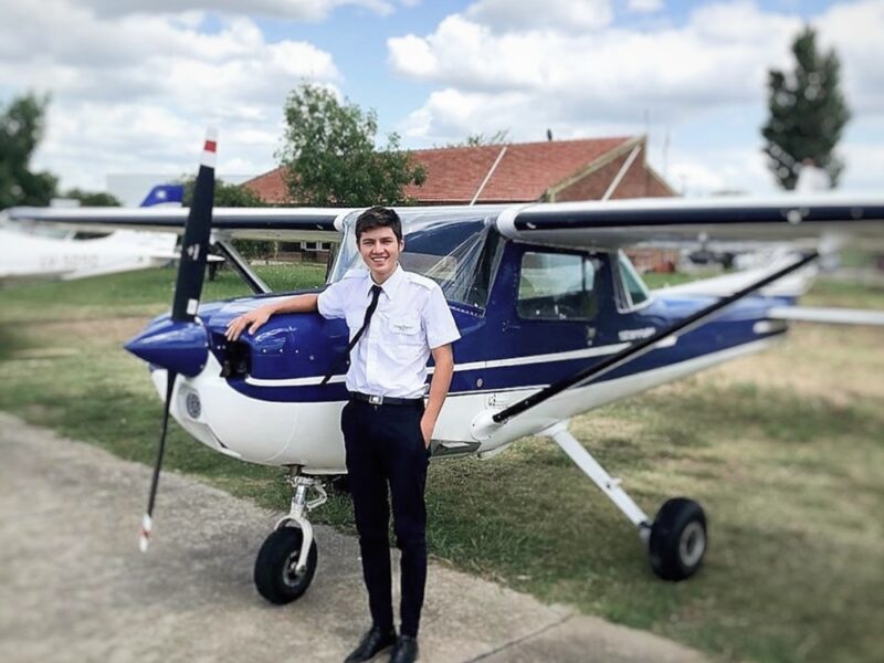 Un joven piloto formado por ProFlight ingresó a Aerolíneas Argentinas