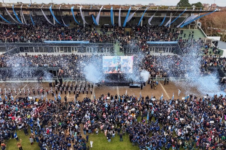 Promesa multitudinaria: 3.400 alumnos juraron lealtad a la bandera en San Isidro