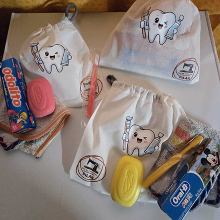 La Red de Costureras Solidarias confecciona kits de higiene bucal y lavado de manos