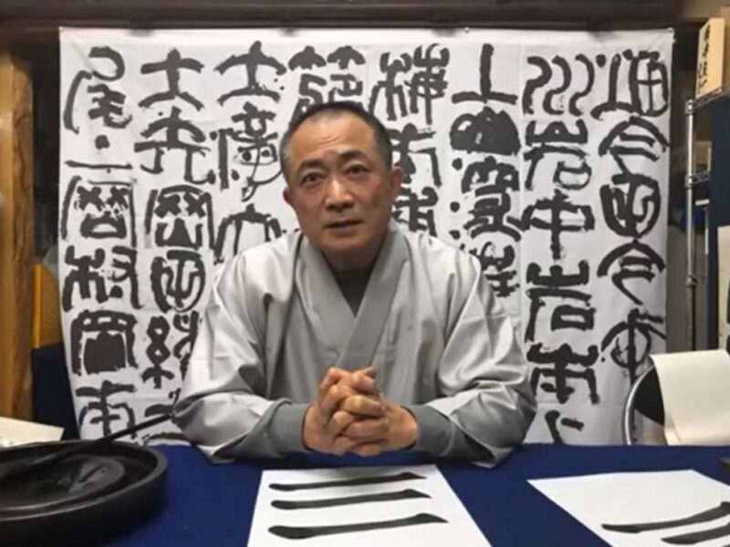 Llega a la Argentina el maestro japonés que recorre el mundo promoviendo el arte de escribir con el corazón