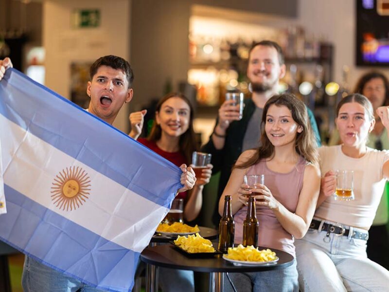 Las juntadas para ver La Copa: claves para entender consumos y presupuestos