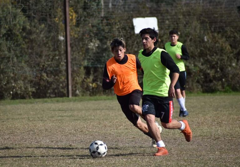 Atlético Escobar inicia con éxito las pruebas: siete jugadores ya fueron seleccionados por el DT Ábalos