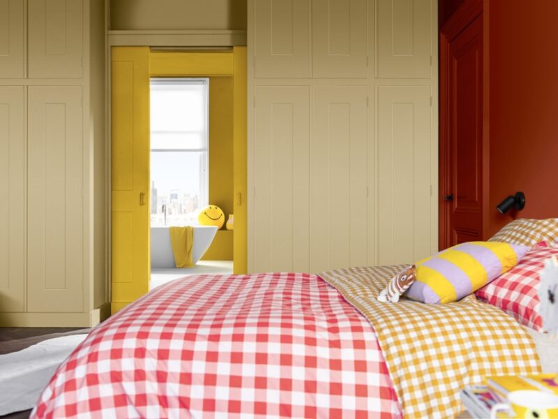 Abrir la puerta al color: la tendencia que renueva los ambientes