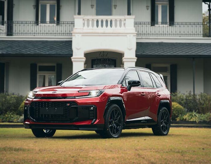 Toyota presentó la nueva generación de RAV4 con motorización híbrida e híbrida enchufable: más aventura para el SUV más famoso del mundo