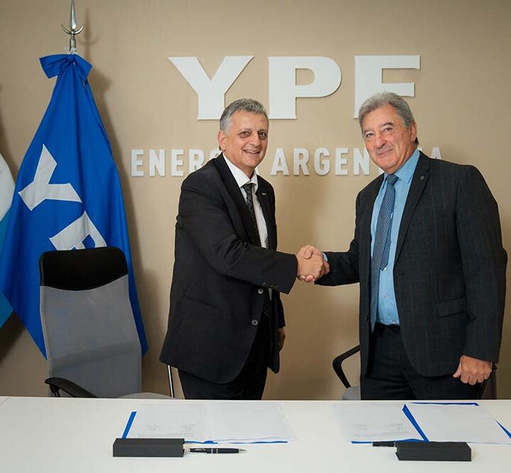 Dos líderes con una misma visión: YPF y Prestige Auto -distribuidor exclusivo Mercedes-Benz en Argentina- celebran un acuerdo que impulsa nuevas soluciones para la movilidad