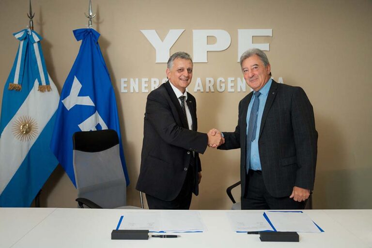 Dos líderes con una misma visión: YPF y Prestige Auto -distribuidor exclusivo Mercedes-Benz en Argentina- celebran un acuerdo que impulsa nuevas soluciones para la movilidad