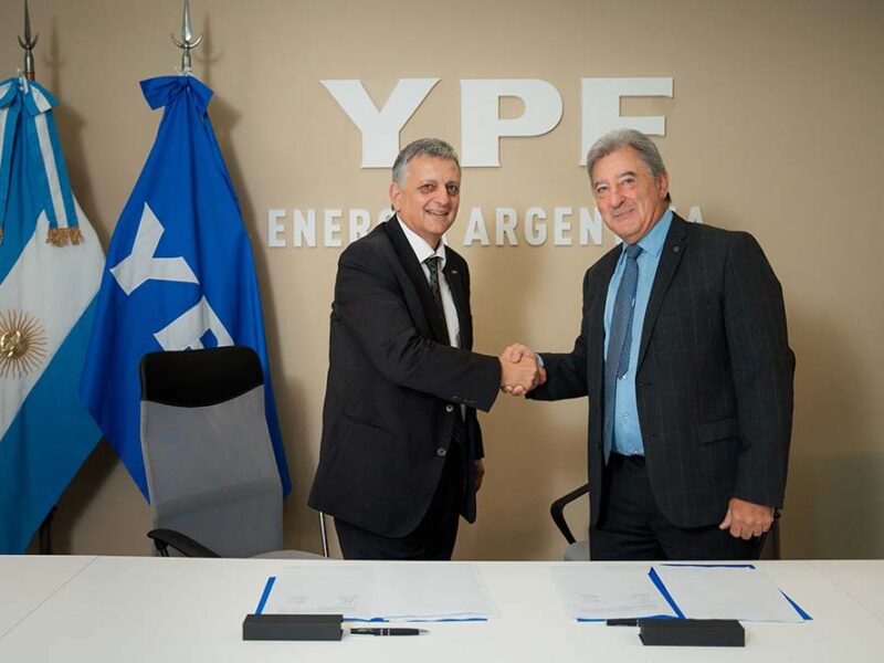 Dos líderes con una misma visión: YPF y Prestige Auto -distribuidor exclusivo Mercedes-Benz en Argentina- celebran un acuerdo que impulsa nuevas soluciones para la movilidad