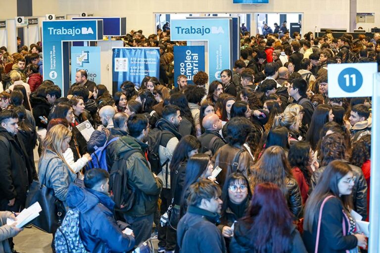Más de 1.400 vecinos participaron de la 5ta edición de Expo Empleo Barrial, donde la mitad de las oportunidades laborales estuvieron destinadas a personas mayores de 45 años