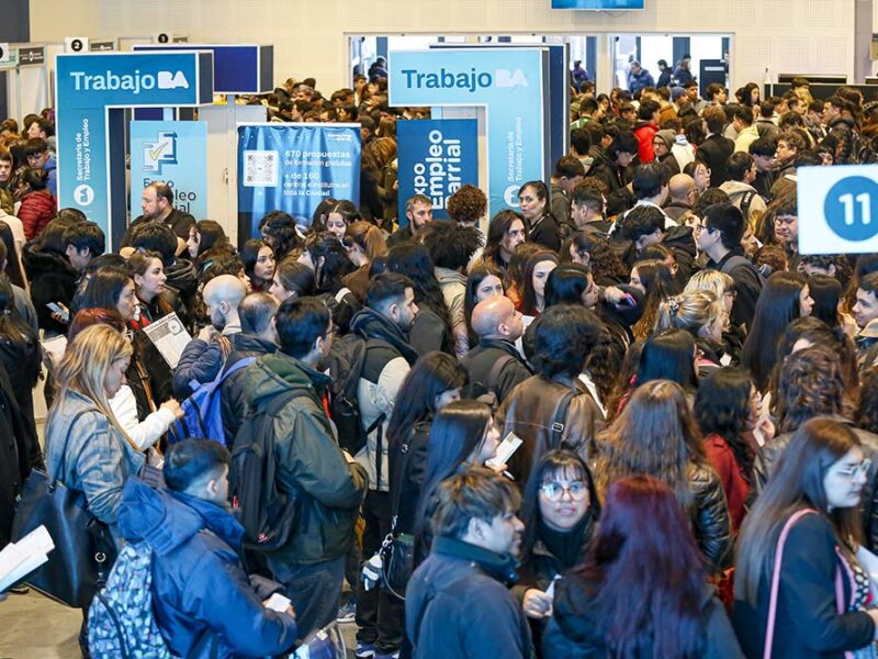 Más de 1.400 vecinos participaron de la 5ta edición de Expo Empleo Barrial, donde la mitad de las oportunidades laborales estuvieron destinadas a personas mayores de 45 años