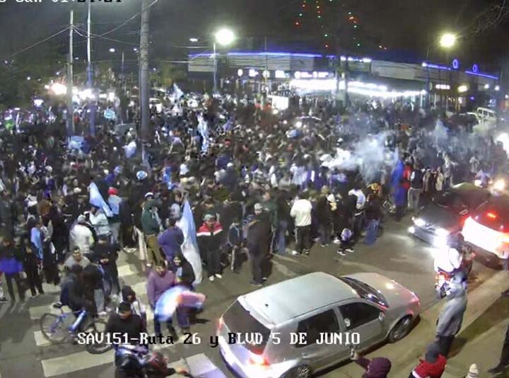 Maquinista Savio: dos detenidos por agredir a policías durante los festejos