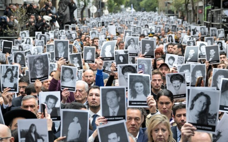 A 32 años del atentado, una multitud renovó el pedido de justicia y recordó a las víctimas de la AMIA