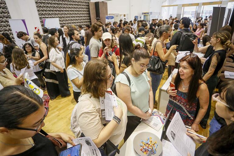 La Ciudad impulsa el empleo +45: más del 50% de las vacantes de la Expo Empleo Barrial son para mayores de 45 años