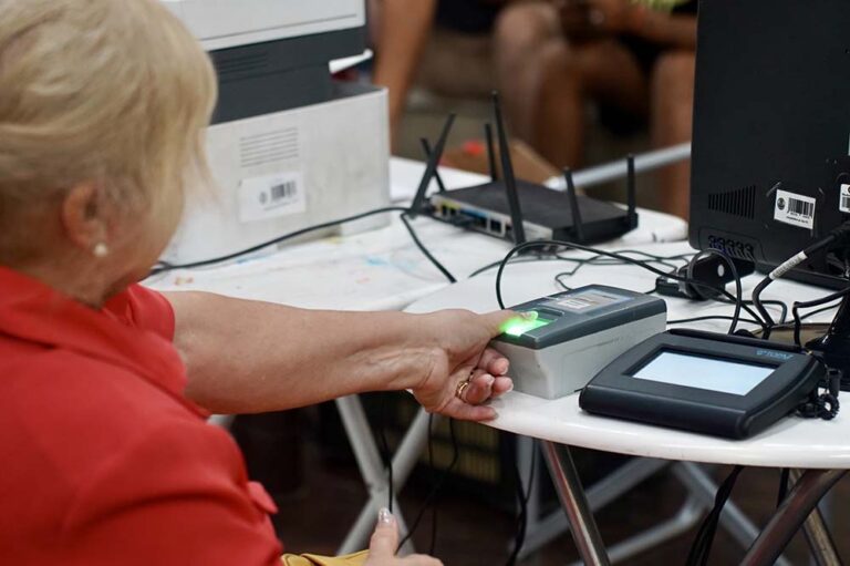 Más servicios en tu barrio ofrece la toma de la presión y atención odontológica y oftalmológica