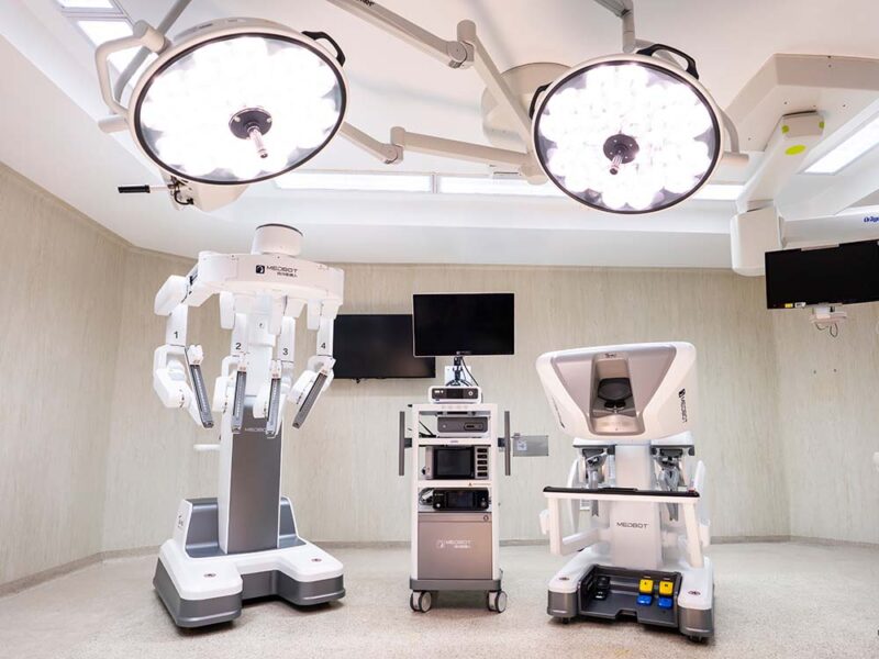 Sin cicatriz visible: el Hospital Italiano realizó las primeras cirugías robóticas de tiroides y paratiroides de la Argentina 