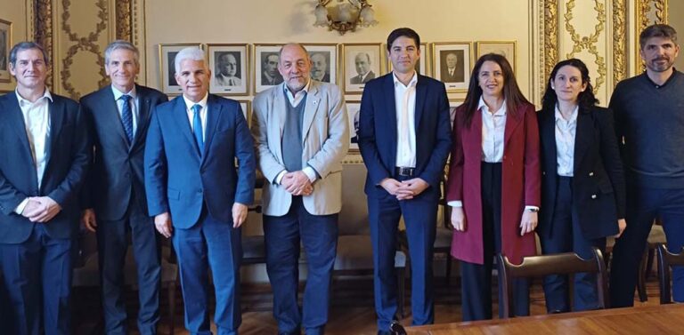 Cuatro de cada cinco docentes de una provincia ya se capacitan en inteligencia artificial y comienzan a verse los primeros resultados