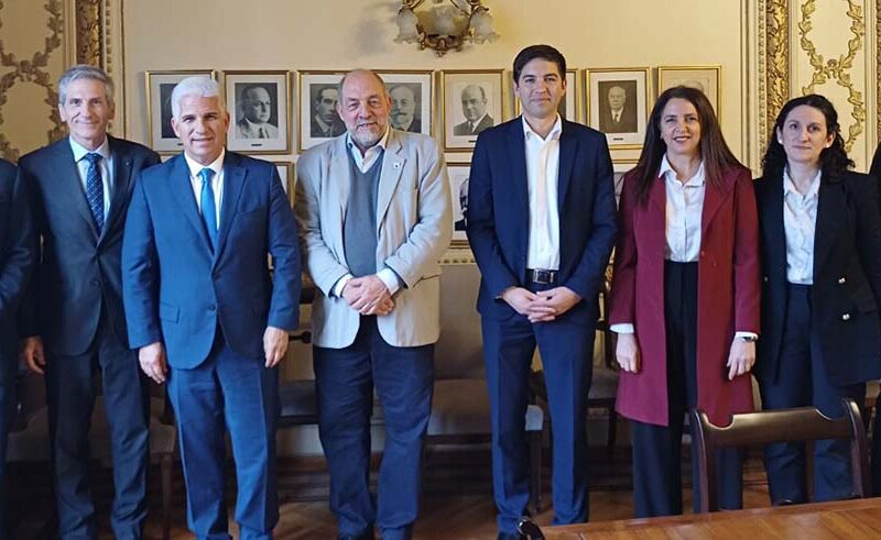 Cuatro de cada cinco docentes de una provincia ya se capacitan en inteligencia artificial y comienzan a verse los primeros resultados