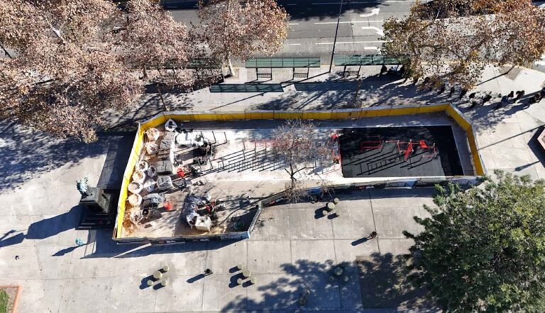 La Ciudad suma nuevo equipamiento deportivo y un patio de juegos a Plaza Constitución