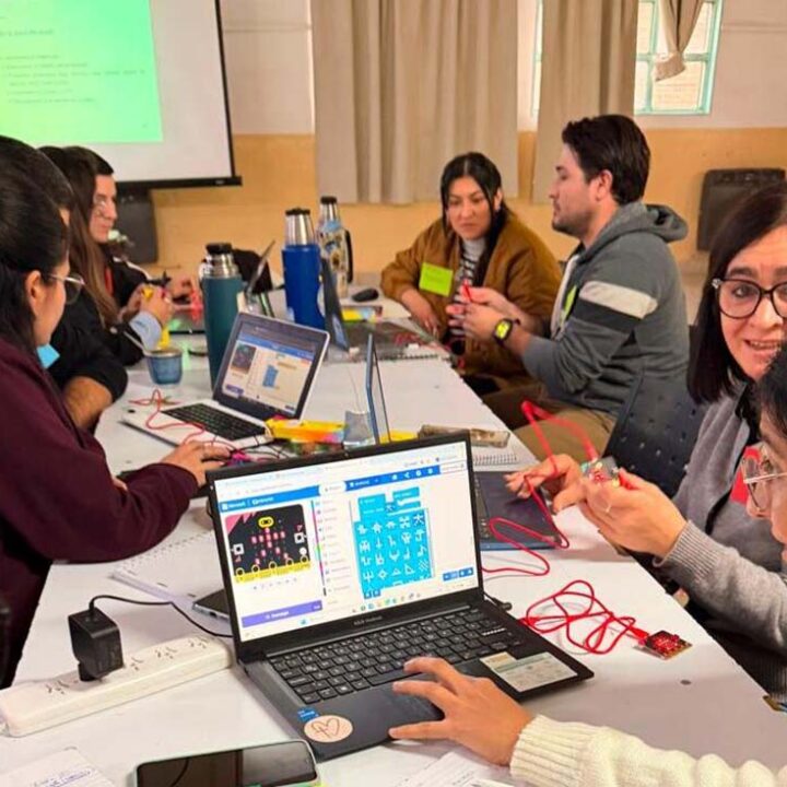 Escuelas de Añelo y Rincón de los Sauces fortalecerán la enseñanza con tecnología, robótica y programación a través de un programa de formación docente