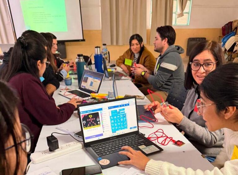 Escuelas de Añelo y Rincón de los Sauces fortalecerán la enseñanza con tecnología, robótica y programación a través de un programa de formación docente