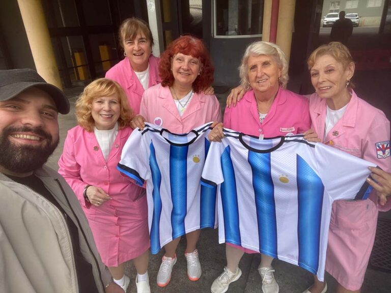 Follow Me donó más de 1.700 remeras de la Selección Argentina para que las familias más necesitadas vivan la final del Mundial