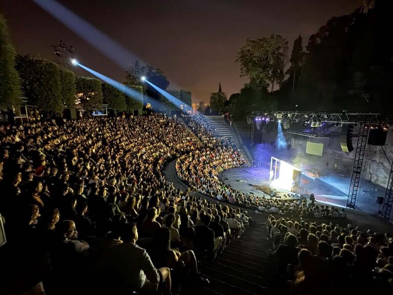 En el Mundial del teatro, Joaquín Furriel se puso la 10 y conquistó Barcelona con La verdadera historia de Ricardo III