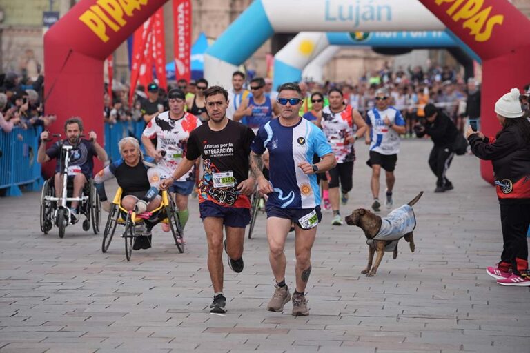 Récord histórico de 7.000 participantes en Hoy por Ti, la Carrera de la Virgen: Luján volvió a correr por la solidaridad