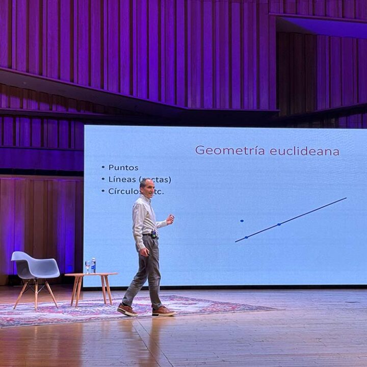 Ya está disponible en YouTube la charla de Maldacena que convocó a más de mil personas en la Usina del Arte