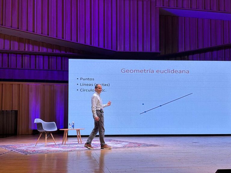 Ya está disponible en YouTube la charla de Maldacena que convocó a más de mil personas en la Usina del Arte