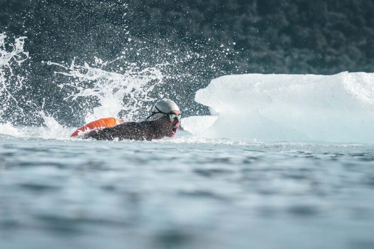 Comienza en El Calafate la Winter Swimming World Cup 2026: atletas de distintos países competirán frente al glaciar Perito Moreno