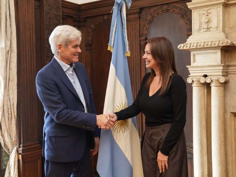 NESTLÉ® y el Ministerio de Capital Humano firman una alianza para capacitar a jóvenes argentinos