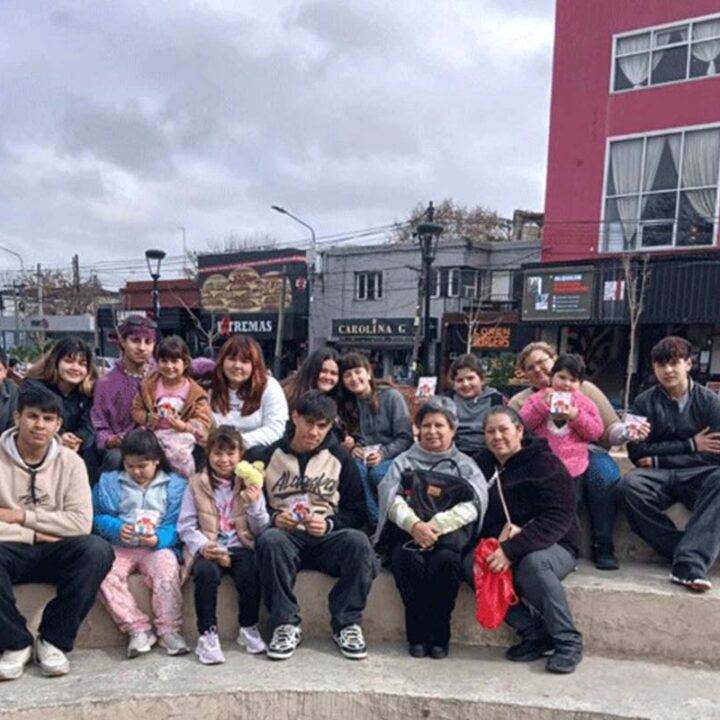 Más de 100 niños de comedores y merenderos disfrutaron del teatro durante las vacaciones de invierno