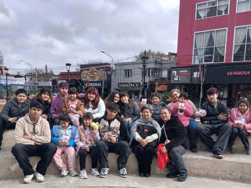 Más de 100 niños de comedores y merenderos disfrutaron del teatro durante las vacaciones de invierno