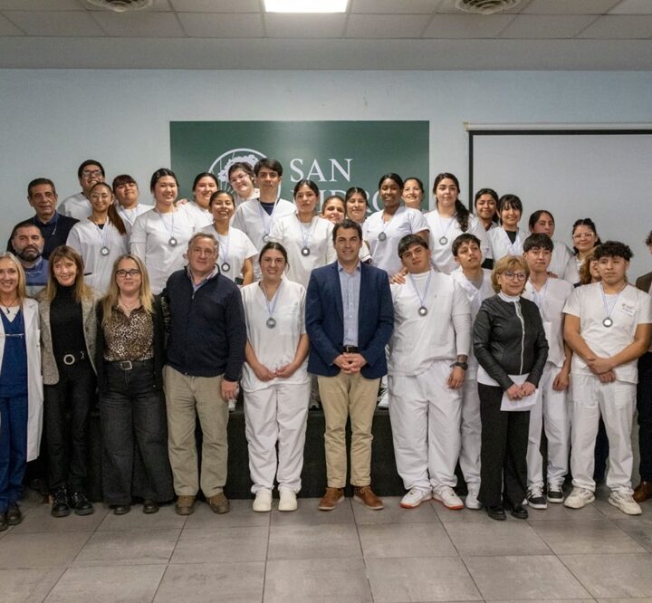 San Isidro celebró el egreso de 31 alumnos de la Escuela Municipal de Enfermería Universitaria