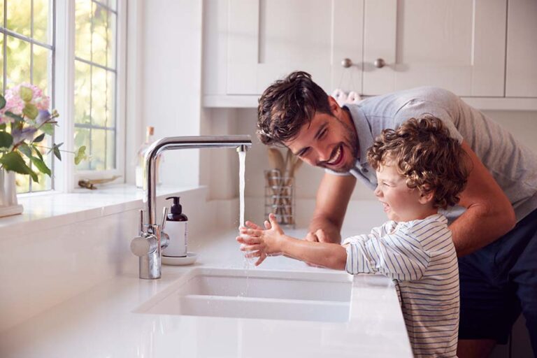 Seis consejos de Amanco Wavin para hablar con los niños sobre la importancia del cuidado del agua