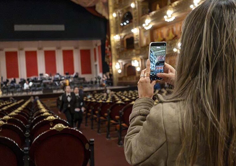 Barrios al Colón: la Ciudad invita a anotarse para asistir a los ensayos de la Orquesta Filarmónica