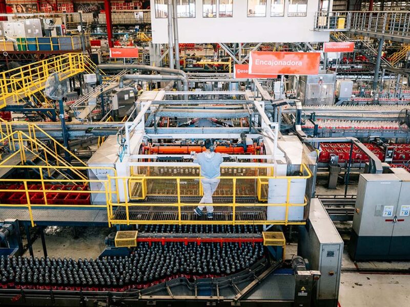 Coca-Cola Argentina presenta “Nos une el país que queremos”, una campaña que pone en valor 84 años impulsando oportunidades, empleo y desarrollo local