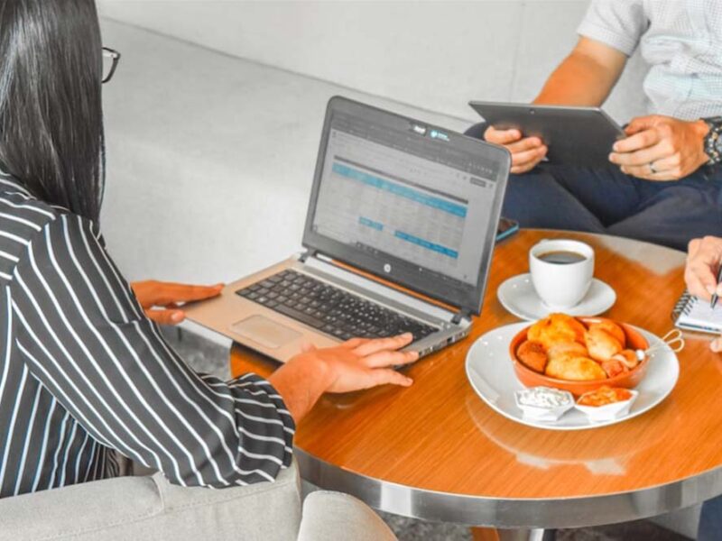 Coworking en AC by Marriott Santa Marta: trabajar también puede incluir algo rico para comer