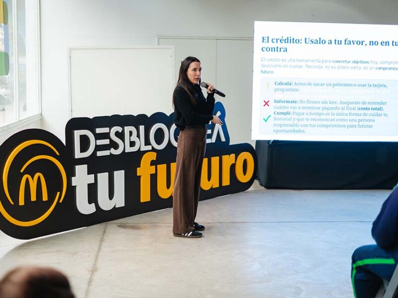 “Desbloqueá tu Futuro” llegó al Barrio Padre Mugica para acompañar a jóvenes en la búsqueda de su primer empleo